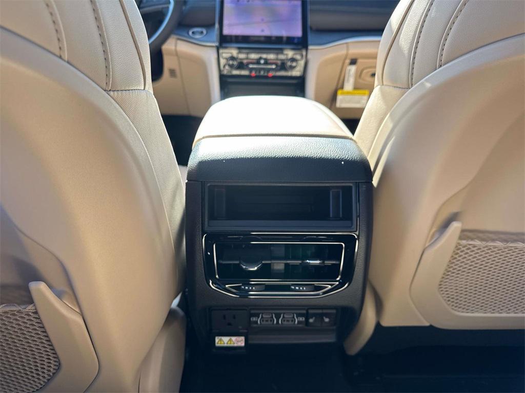 new 2025 Jeep Grand Cherokee car, priced at $56,060