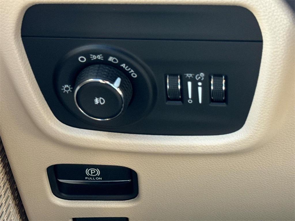 new 2025 Jeep Grand Cherokee car, priced at $56,060