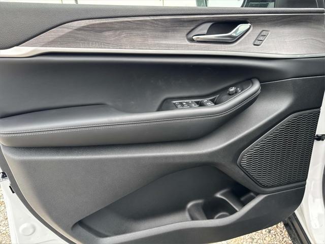 new 2025 Jeep Grand Cherokee car, priced at $48,386
