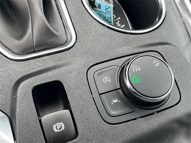 used 2023 Chevrolet Traverse car, priced at $28,400