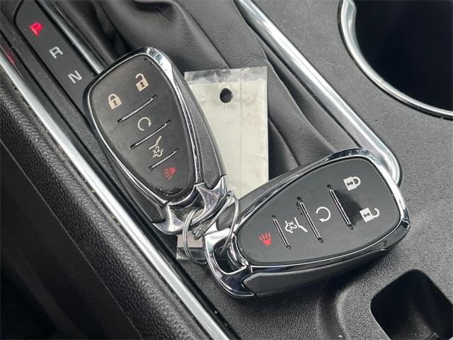 used 2023 Chevrolet Traverse car, priced at $28,400