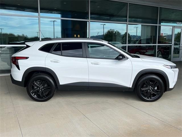 new 2025 Chevrolet Trax car, priced at $27,585