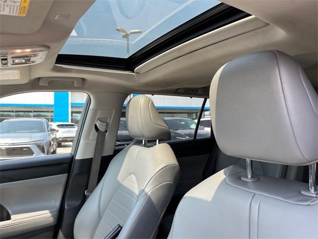 used 2021 Toyota Highlander car, priced at $35,595
