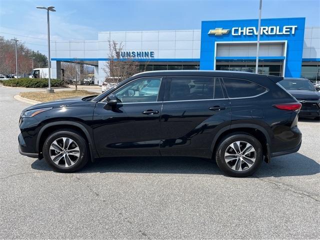 used 2021 Toyota Highlander car, priced at $35,595