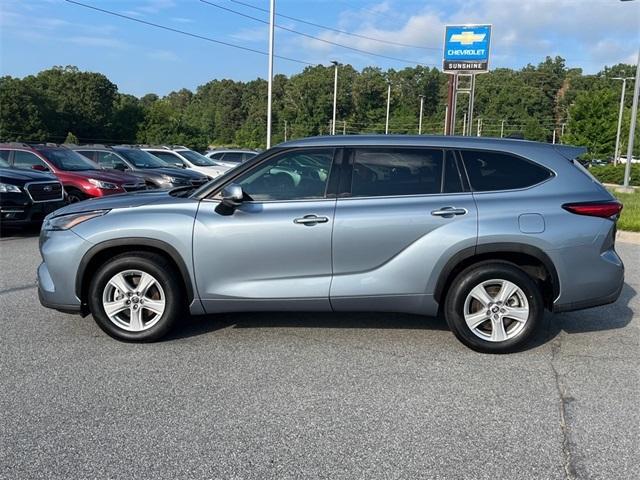 used 2022 Toyota Highlander car, priced at $30,613