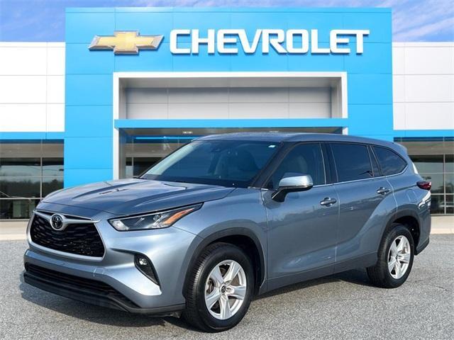 used 2022 Toyota Highlander car, priced at $33,162
