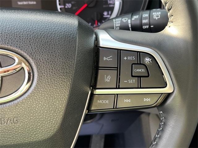 used 2022 Toyota Highlander car, priced at $30,613