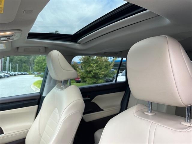 used 2021 Toyota Highlander car, priced at $34,143