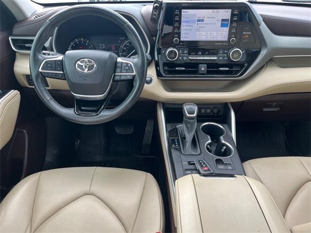 used 2021 Toyota Highlander car, priced at $34,143