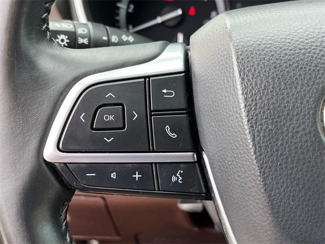 used 2021 Toyota Highlander car, priced at $34,143