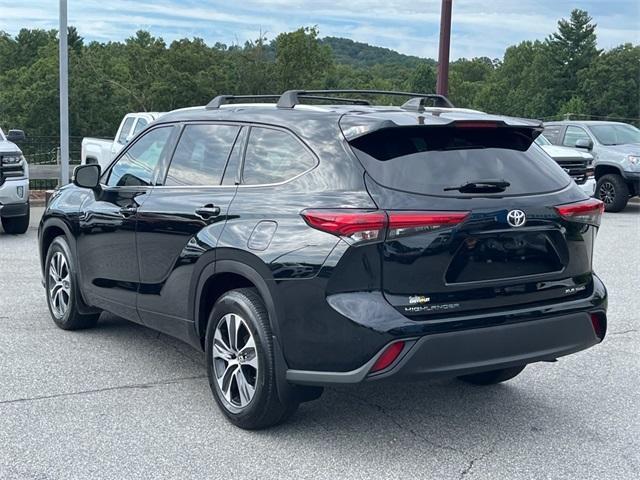 used 2021 Toyota Highlander car, priced at $34,143
