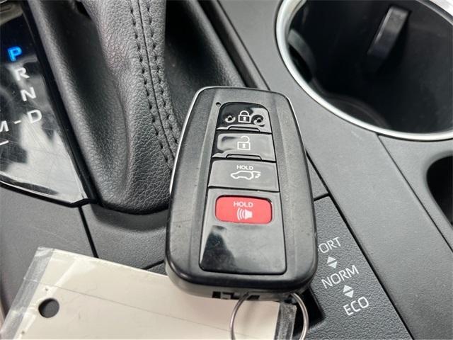 used 2021 Toyota Highlander car, priced at $34,143