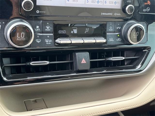 used 2021 Toyota Highlander car, priced at $34,143