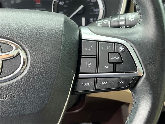 used 2021 Toyota Highlander car, priced at $34,143
