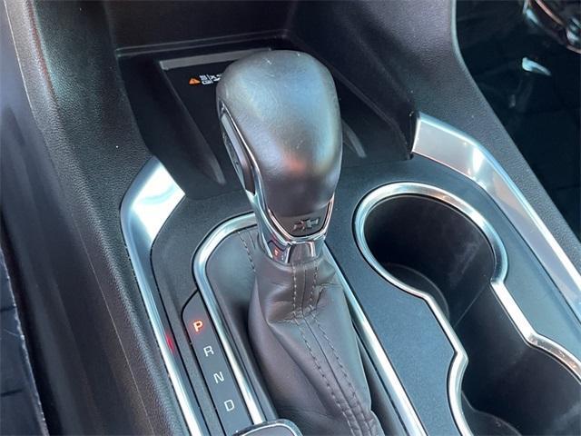 used 2022 Chevrolet Traverse car, priced at $28,568