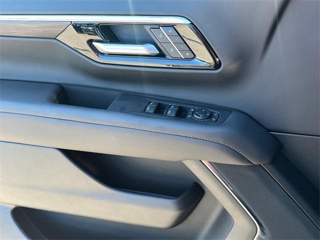 new 2025 Chevrolet Suburban car, priced at $77,884