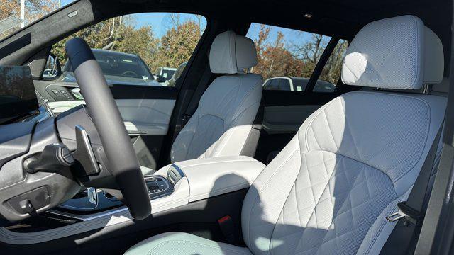 new 2026 BMW X7 car, priced at $100,735