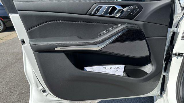 new 2026 BMW X7 car, priced at $107,685