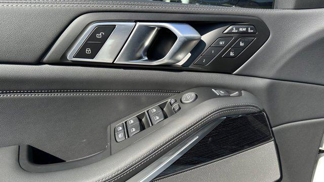 new 2026 BMW X7 car, priced at $107,685