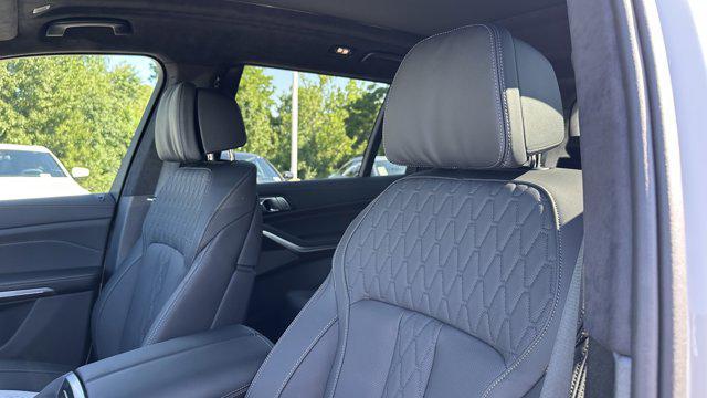 new 2026 BMW X7 car, priced at $107,685