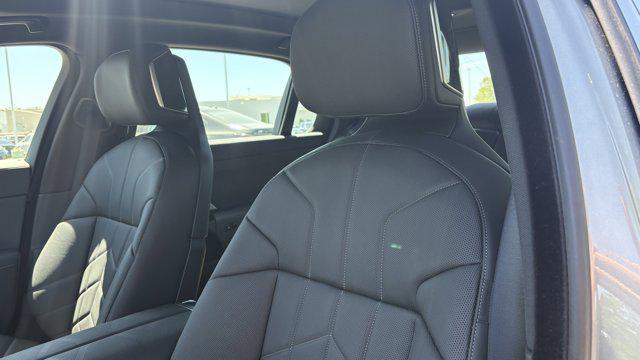 new 2025 BMW i7 car, priced at $128,180