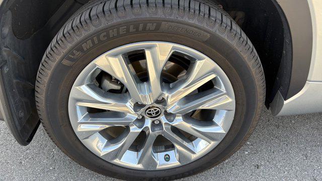 used 2021 Toyota Highlander Hybrid car, priced at $37,541