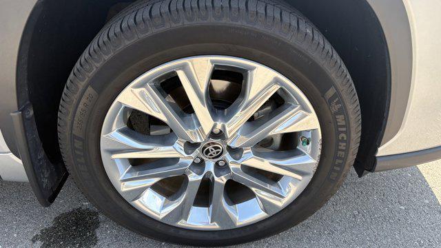used 2021 Toyota Highlander Hybrid car, priced at $37,541
