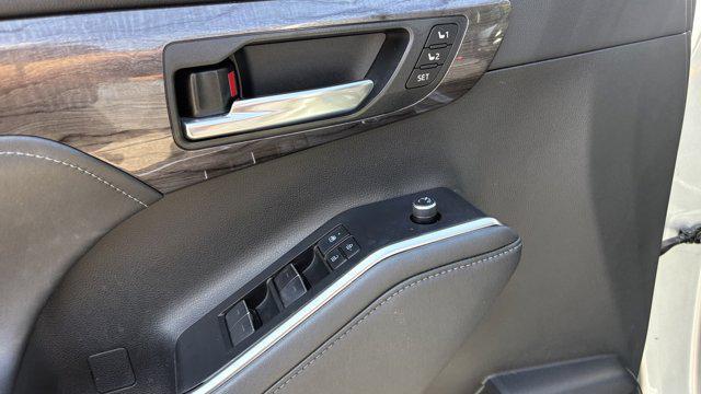 used 2021 Toyota Highlander Hybrid car, priced at $37,541
