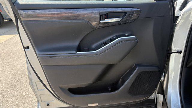 used 2021 Toyota Highlander Hybrid car, priced at $37,541