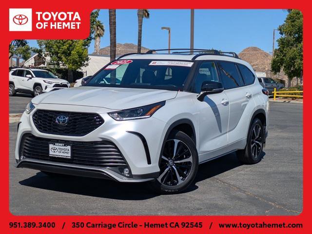 used 2022 Toyota Highlander car, priced at $40,062