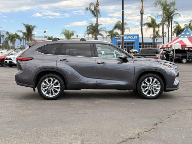 used 2022 Toyota Highlander car, priced at $40,645