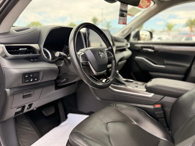 used 2022 Toyota Highlander car, priced at $40,645