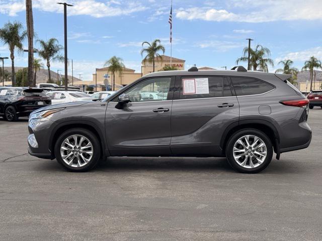 used 2022 Toyota Highlander car, priced at $40,645
