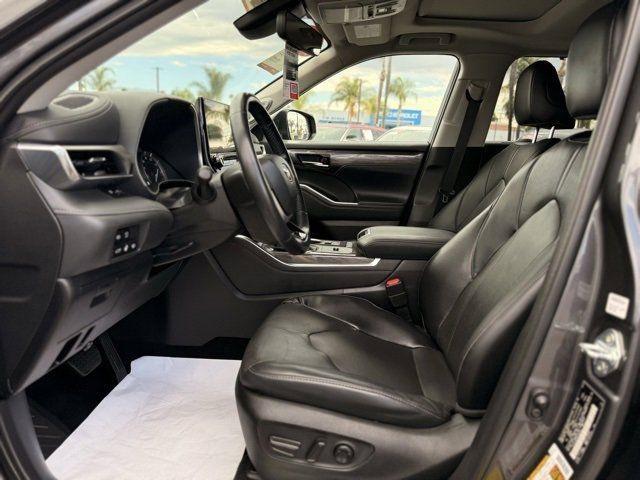 used 2022 Toyota Highlander car, priced at $38,888