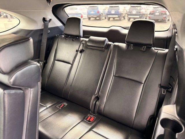 used 2022 Toyota Highlander car, priced at $38,888