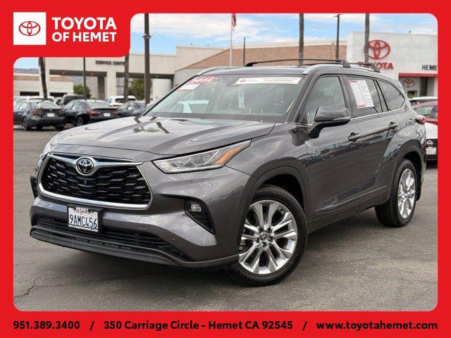 used 2022 Toyota Highlander car, priced at $38,888