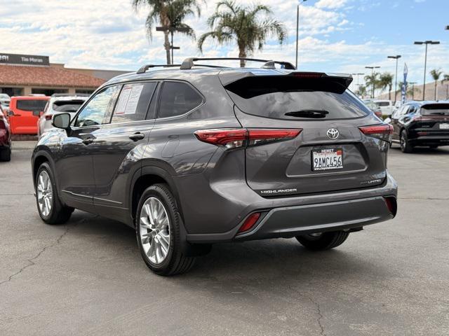 used 2022 Toyota Highlander car, priced at $40,645