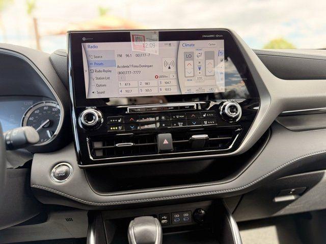 used 2022 Toyota Highlander car, priced at $38,888