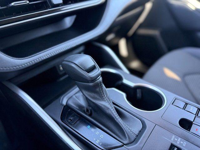 used 2023 Toyota Highlander car, priced at $30,998