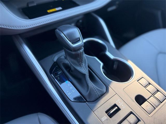 used 2024 Toyota Highlander car, priced at $40,481