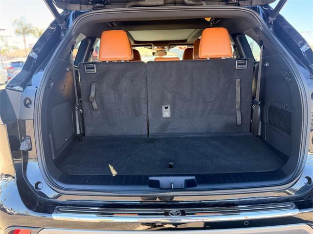 used 2023 Toyota Highlander car, priced at $39,994