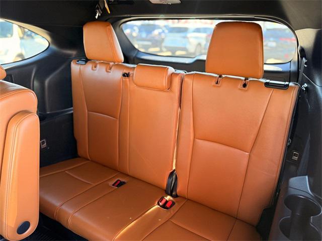 used 2023 Toyota Highlander car, priced at $39,994