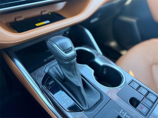 used 2023 Toyota Highlander car, priced at $39,994