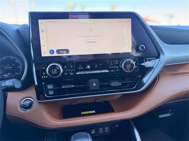 used 2023 Toyota Highlander car, priced at $39,994