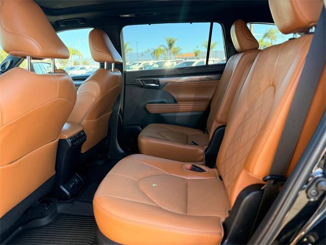 used 2023 Toyota Highlander car, priced at $39,994