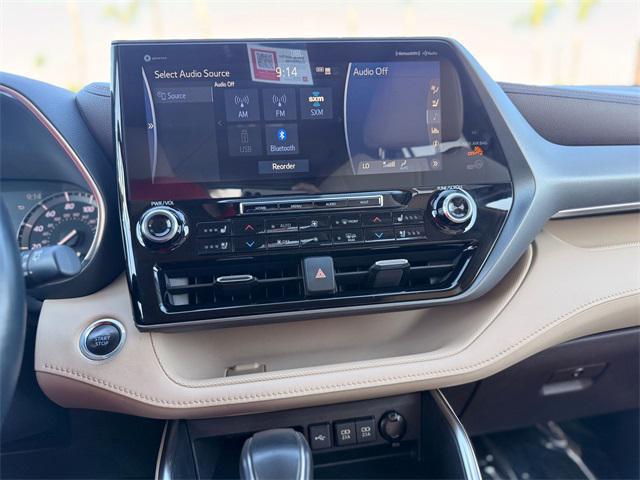 used 2020 Toyota Highlander car, priced at $32,698