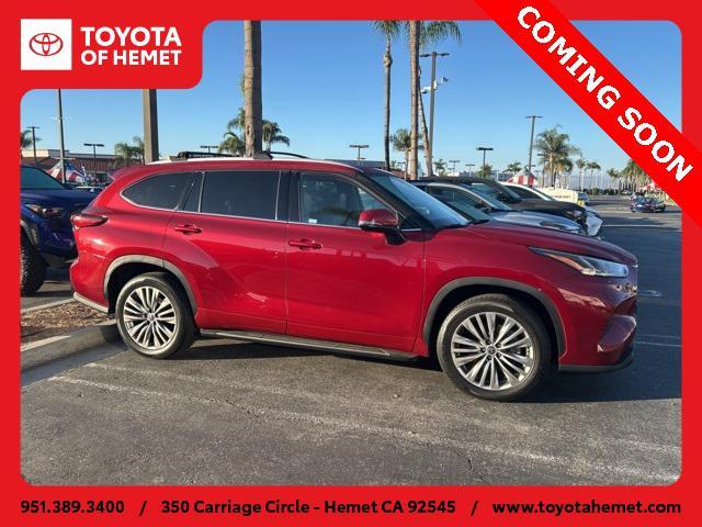 used 2022 Toyota Highlander car, priced at $36,974