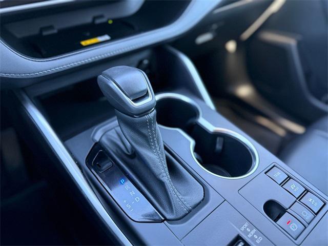 used 2023 Toyota Highlander Hybrid car, priced at $40,500