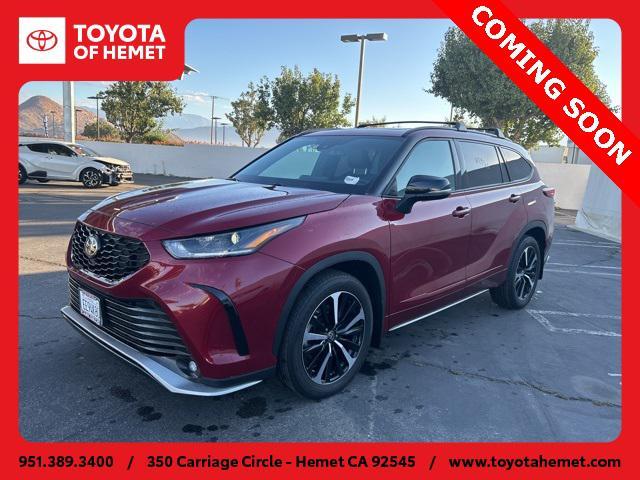 used 2022 Toyota Highlander car, priced at $37,996