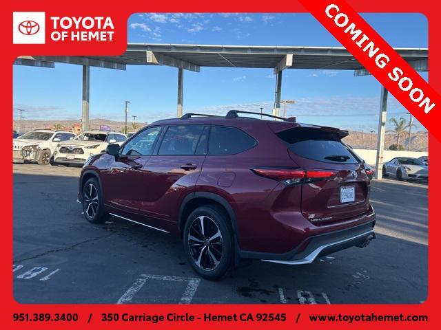 used 2022 Toyota Highlander car, priced at $37,996